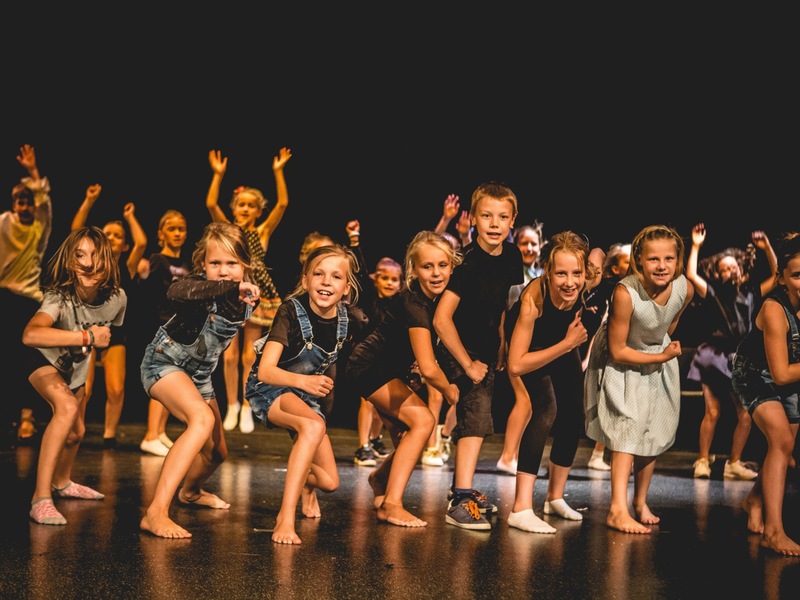 Theater: UFO Op Losse Schroeven!