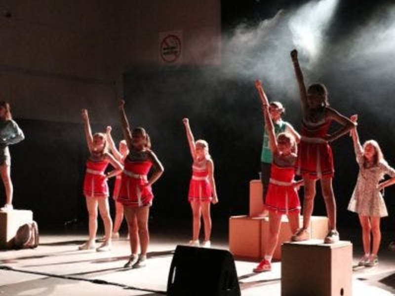 Musicalstage - Geel 2