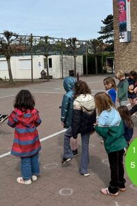 Move it, groove it! (In English)