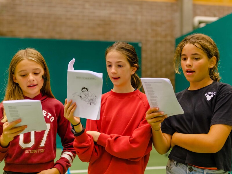 Theater: Licht Uit, Spot Aan!