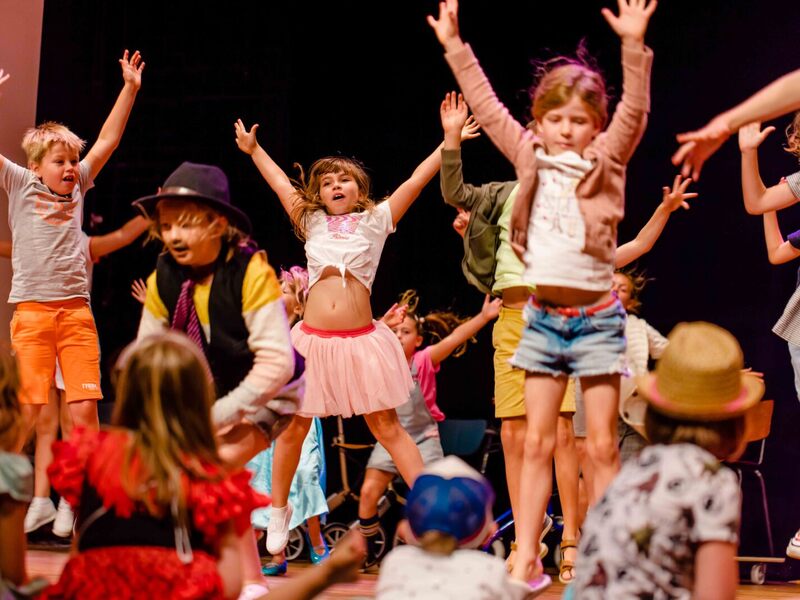 Musical: Back To The Past