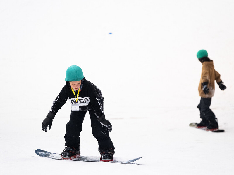 Indoor snowboard in Snow Valley