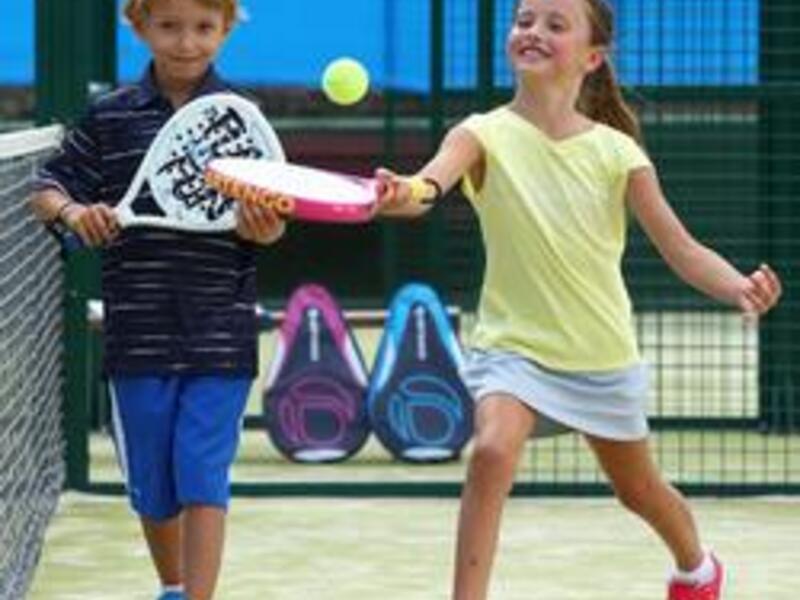 KidsPadel zomer kampweek juli 2026 met voor- en naopvang