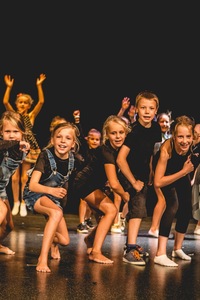 Theater: UFO op losse schroeven!