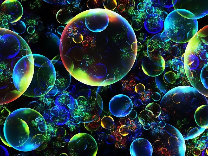 Ana Belle blaast bubbels