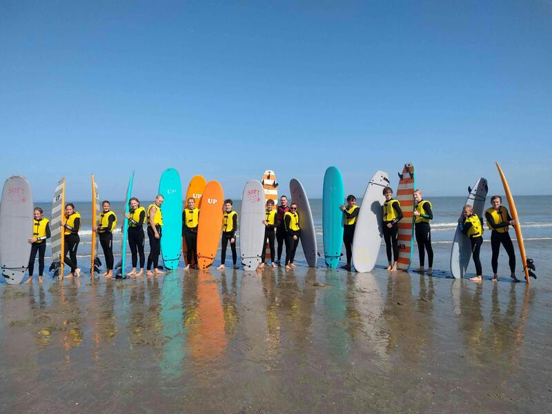 Tienerwerking - Golfsurfen bij The Outsider Coast