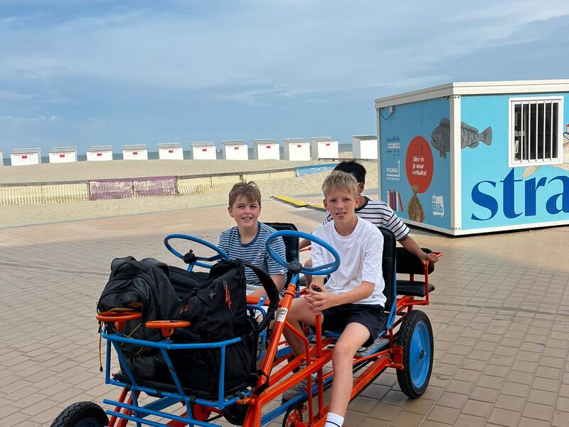 TAF081 Frans à la plage externaat